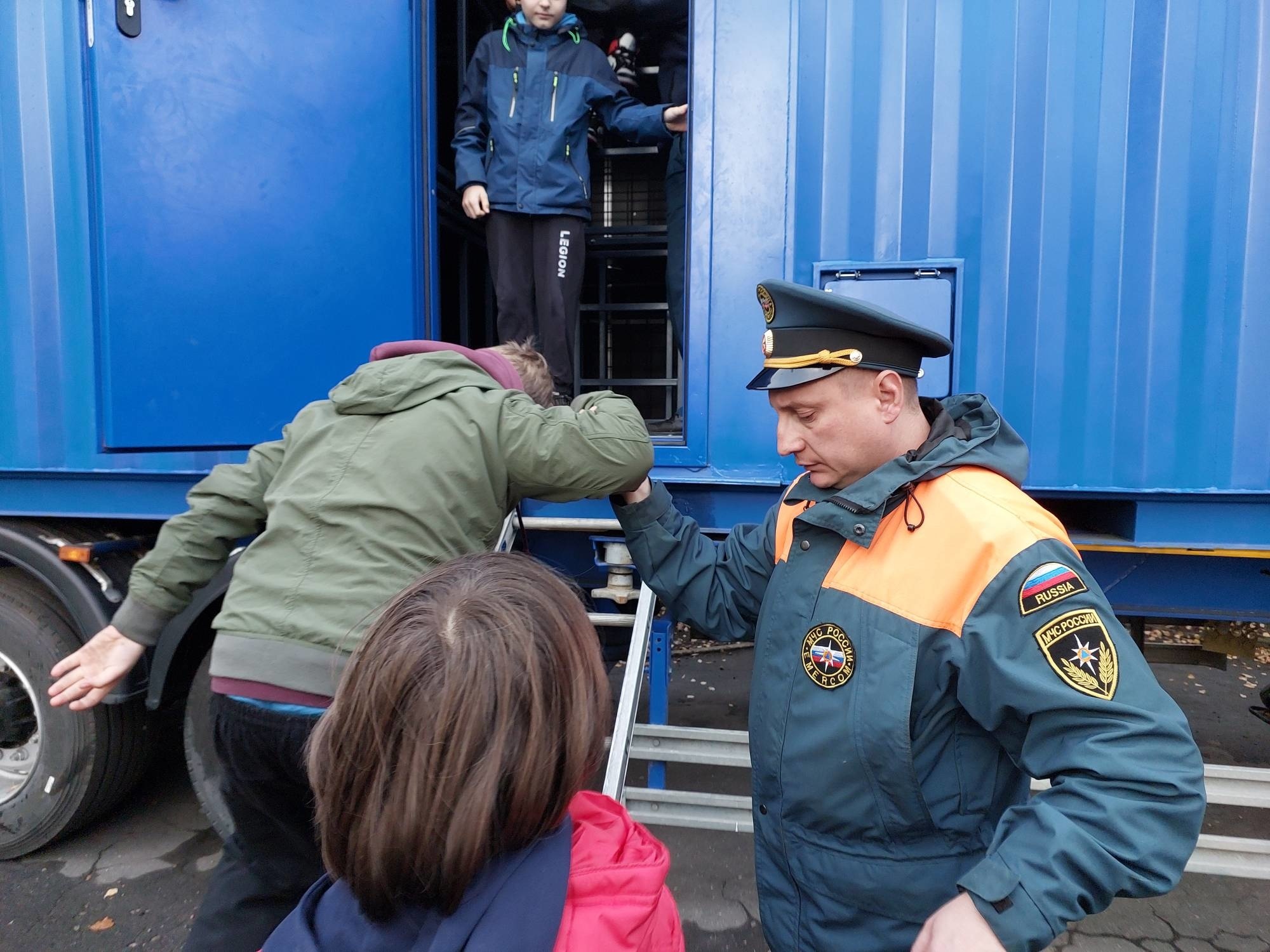 Пожарный лабиринт и говорящий огнетушитель - Новости - Главное управление  МЧС России по Калининградской области