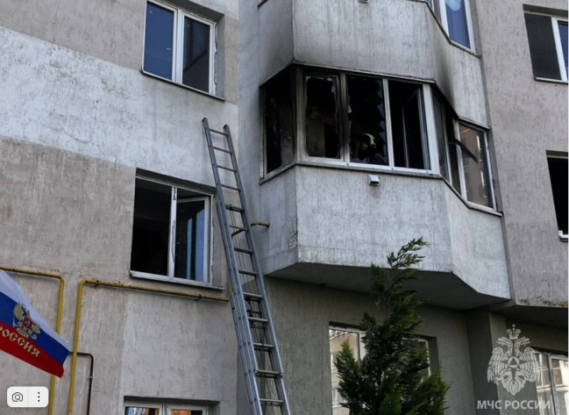 В квартире на улице Горького загорелся холодильник, пожарные спасли мужчину